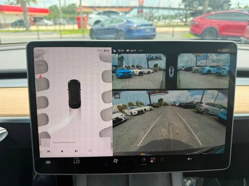 Used 2024 Tesla Model Y Long Range AWD/4WD image 17