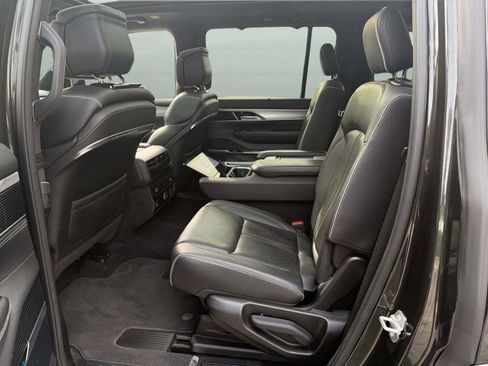 Used 2023 Jeep Grand Wagoneer Series II image 16