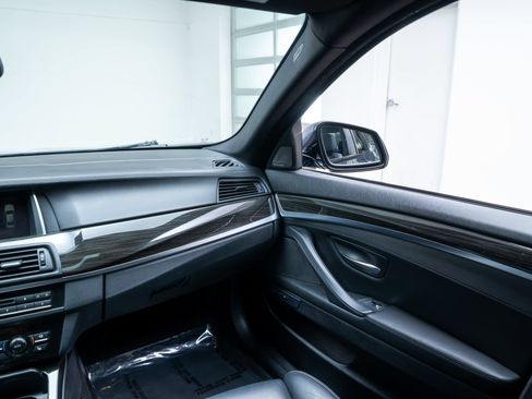Used 2016 BMW 550i xDrive Sedan AWD/4WD image 11