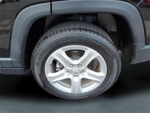 Used 2023 Jeep Compass Sport image 31