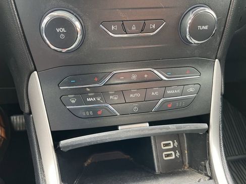 Used 2018 Ford Edge SEL w/ Equipment Group 201A AWD/4WD image 18