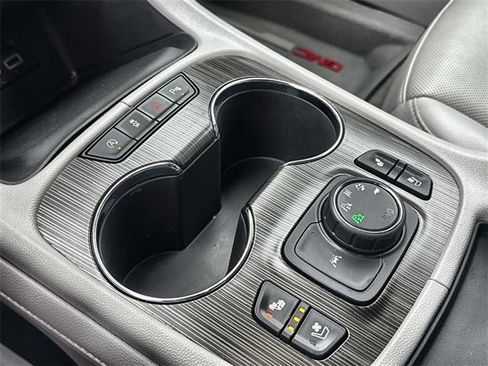 Certified 2021 GMC Acadia SLT w/ Preferred Package image 18