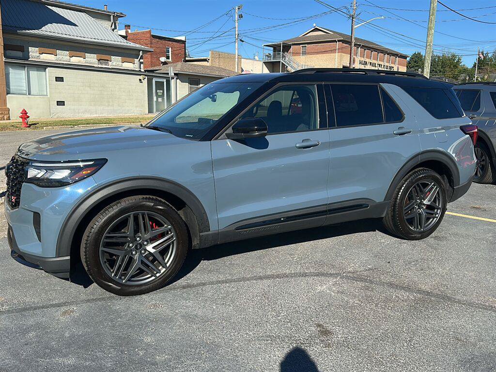 Used 2025 Ford Explorer ST w/ Sun And Sound Package AWD/4WD image 1