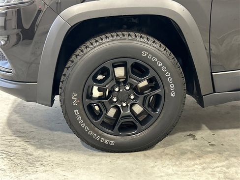 Used 2022 Jeep Cherokee Latitude w/ Sun & Sound Group image 11