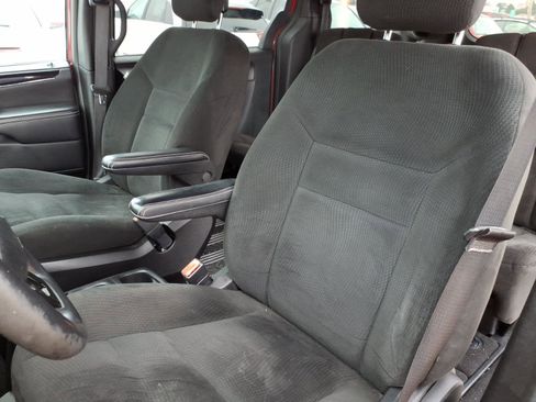 Used 2015 Dodge Grand Caravan SE image 10
