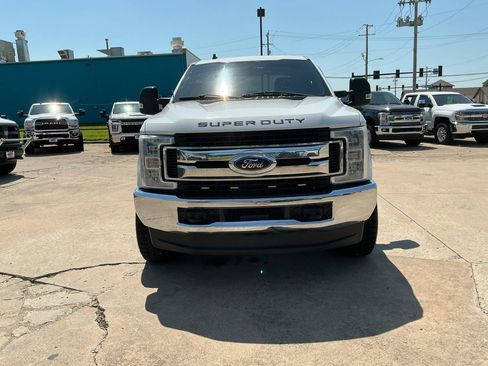 Used 2019 Ford F250 XLT w/ Snow Plow Prep Package AWD/4WD image 3