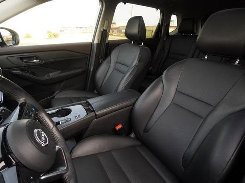 Used 2023 Nissan Rogue SV w/ SV Premium B Package image 27