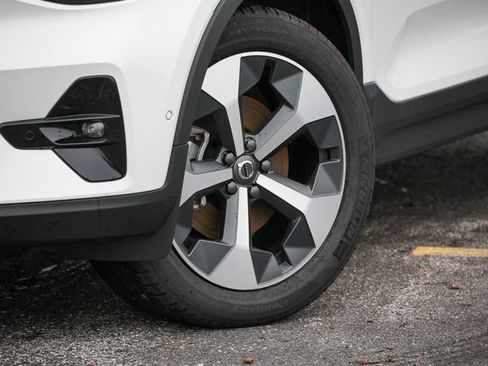 Certified 2026 Volvo XC40 B5 Plus AWD/4WD image 23