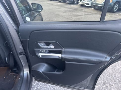 Certified 2021 Mercedes-Benz GLB 250 4MATIC image 17