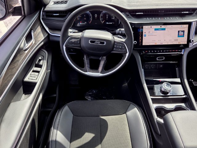 New 2027 Jeep Grand Cherokee Altitude RWD image 13