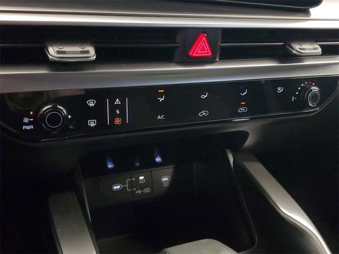 Used 2024 Kia Sorento LX image 20