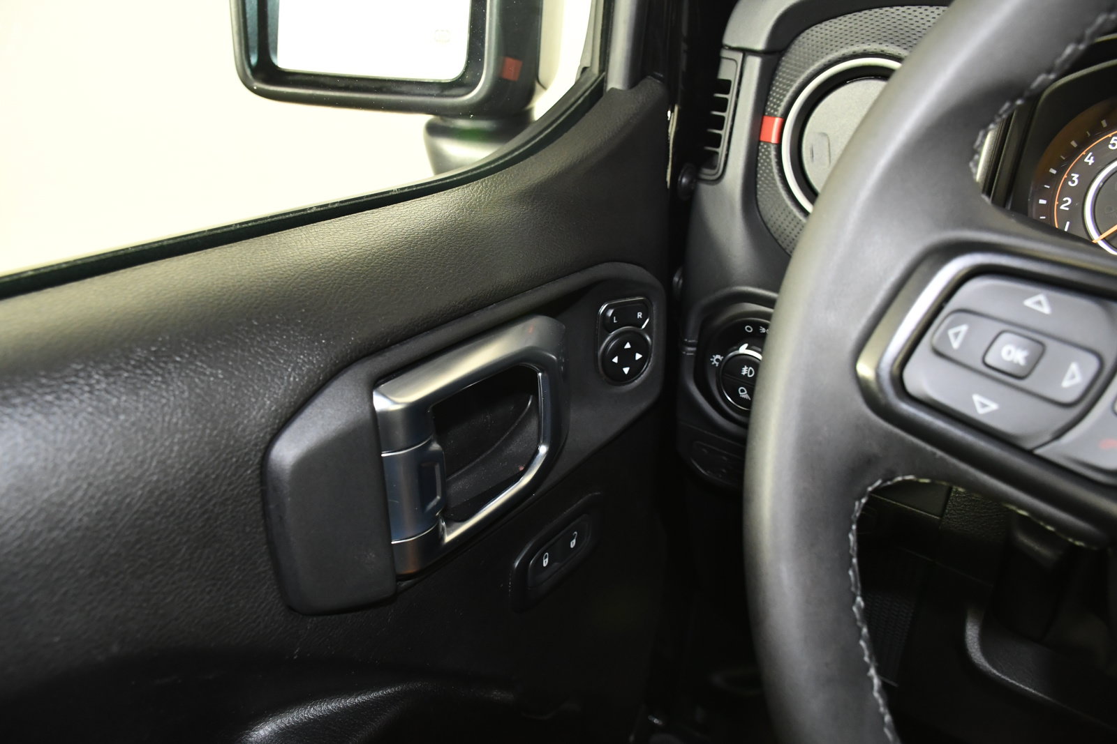 Used 2026 Jeep Gladiator Rubicon AWD/4WD image 34
