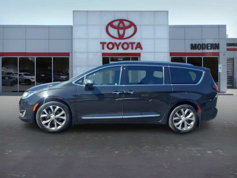Used 2017 Chrysler Pacifica Limited FWD image 2