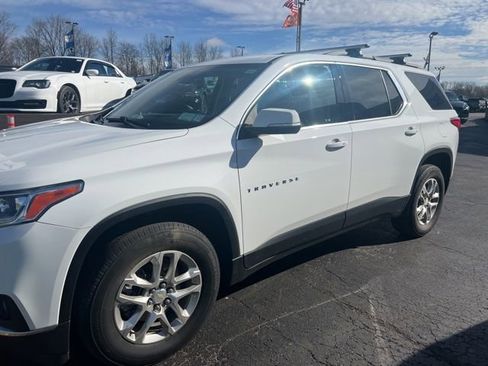 Used 2021 Chevrolet Traverse LT image 3