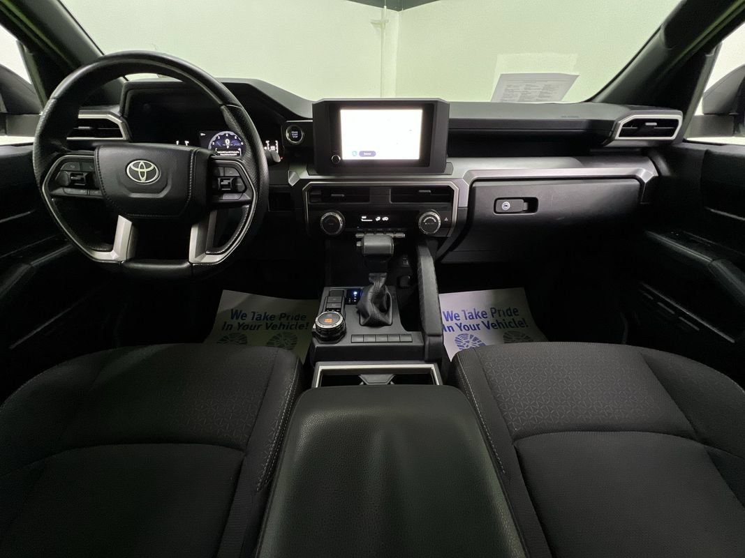 Used 2025 Toyota 4Runner SR5 AWD/4WD image 17