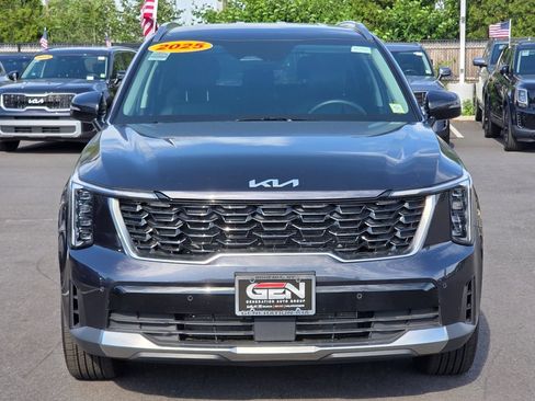 Used 2025 Kia Sorento S AWD/4WD image 2