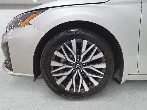 Used 2025 Nissan Altima 2.5 SV FWD image 23
