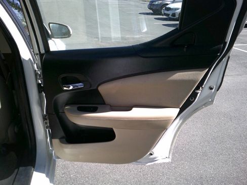 Used 2011 Dodge Avenger Mainstreet FWD image 14