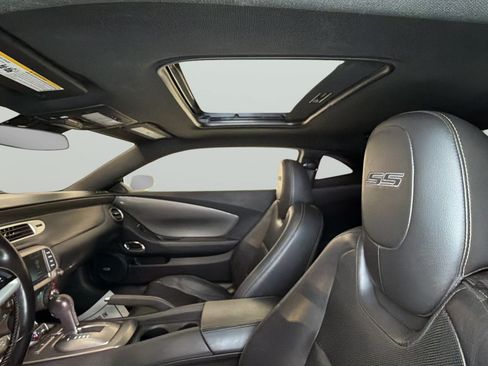 Used 2015 Chevrolet Camaro SS w/ LPO, Black Appearance Package RWD image 32