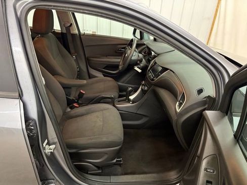 Used 2020 Chevrolet Trax LS image 19