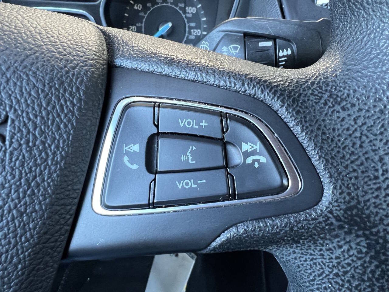 Used 2017 Ford Focus SE FWD image 16