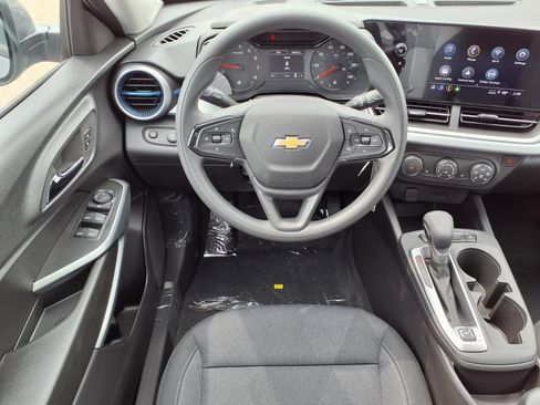 New 2026 Chevrolet Trax LS w/ LS Convenience Package FWD image 11