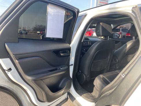 Used 2017 Jaguar F-PACE Prestige image 26