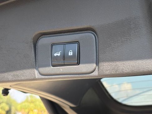 Used 2025 Nissan Rogue SV image 23