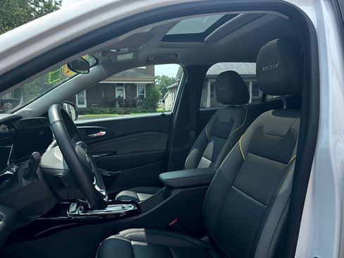 Used 2026 Chevrolet Trax ACTIV w/ Sunroof Package FWD image 6