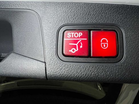 Certified 2025 Mercedes-Benz GLA 250 4MATIC image 18