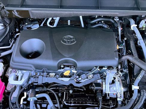 Used 2021 Toyota Highlander XLE FWD image 32