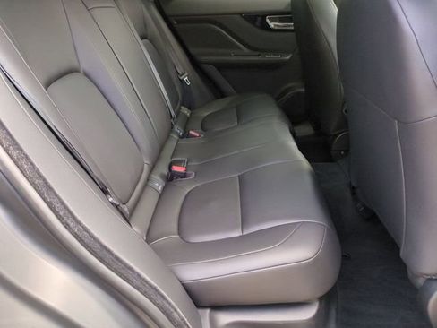 Used 2020 Jaguar F-PACE Premium AWD/4WD image 17