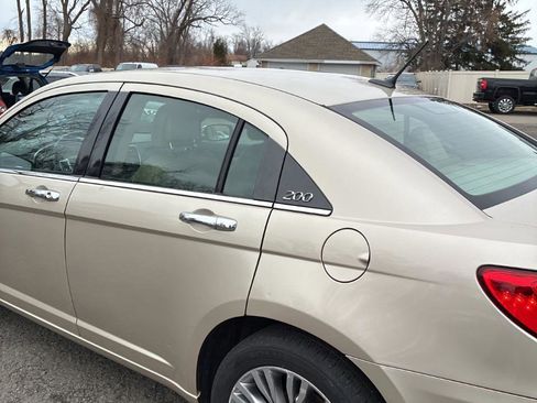 Used 2013 Chrysler 200 Limited image 6
