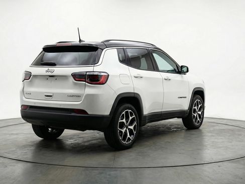 Used 2025 Jeep Compass Limited AWD/4WD image 9