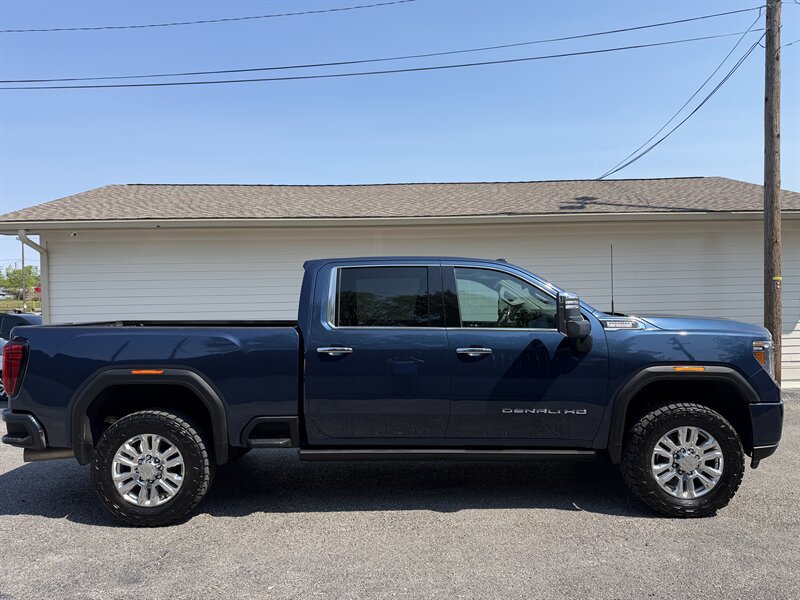 Used 2022 GMC Sierra 2500 Denali AWD/4WD image 1