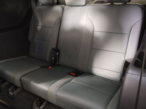 Used 2025 GMC Acadia AT4 AWD/4WD image 13