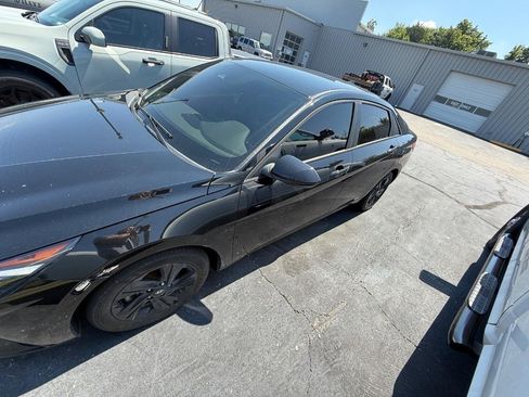 Used 2023 Hyundai Elantra Blue FWD image 4