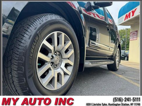 Used 2010 Nissan Pathfinder LE w/ Navigation Pkg image 10