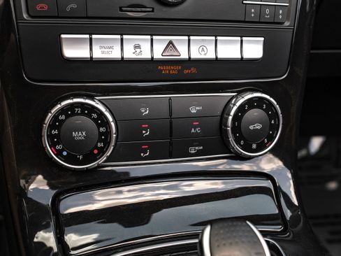 Used 2017 Mercedes-Benz SLC 300 image 26
