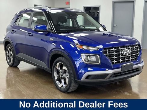 Used 2022 Hyundai Venue SEL FWD image 3