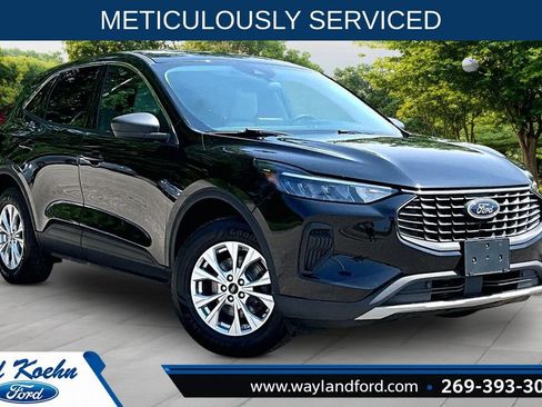 Used 2023 Ford Escape Active AWD/4WD image 1