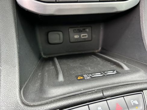 Used 2022 GMC Acadia SLT w/ Elevation Edition image 22