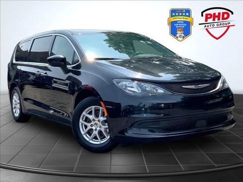 Used 2023 Chrysler Voyager LX FWD image 1