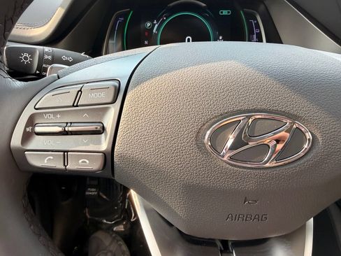 Used 2020 Hyundai Ioniq SE FWD image 20