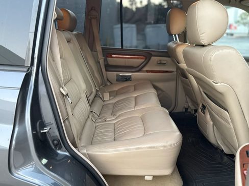 Used 2004 Lexus LX 470 4WD w/ Preferred Accessory Pkg image 31