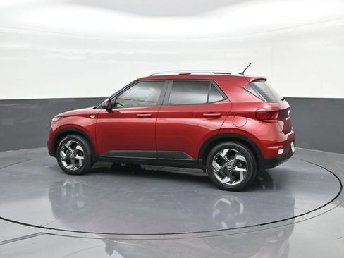 Used 2024 Hyundai Venue SEL FWD image 5