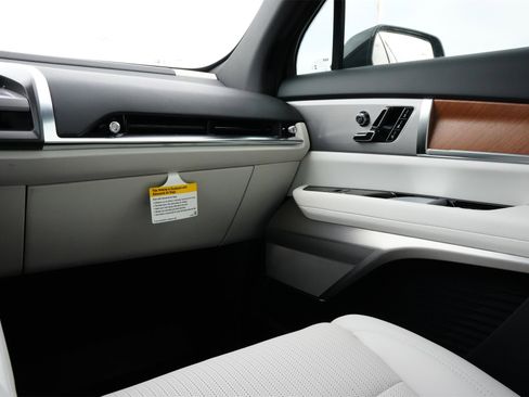 New 2026 Cadillac Vistiq Sport w/ LPO, Floor Liner Package image 8