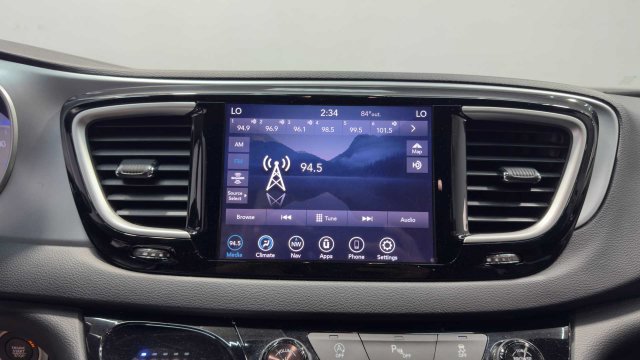 Used 2020 Chrysler Pacifica Touring w/ S Appearance Package FWD image 31