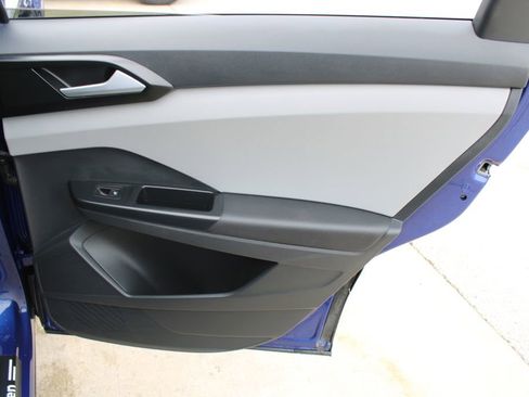 Certified 2023 Volkswagen Taos SE w/ Panoramic Sunroof Package image 23