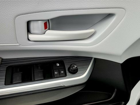 Used 2025 Toyota Sienna LE AWD/4WD image 24